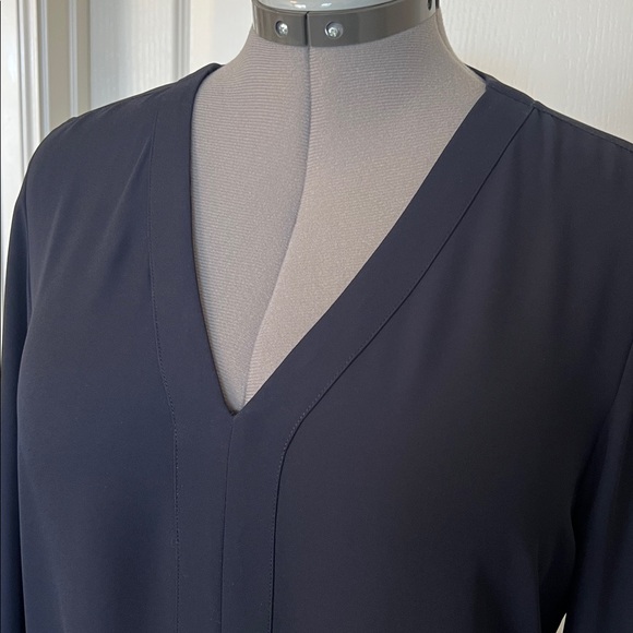 Banana Republic V Neck Popover Top - Picture 2 of 7